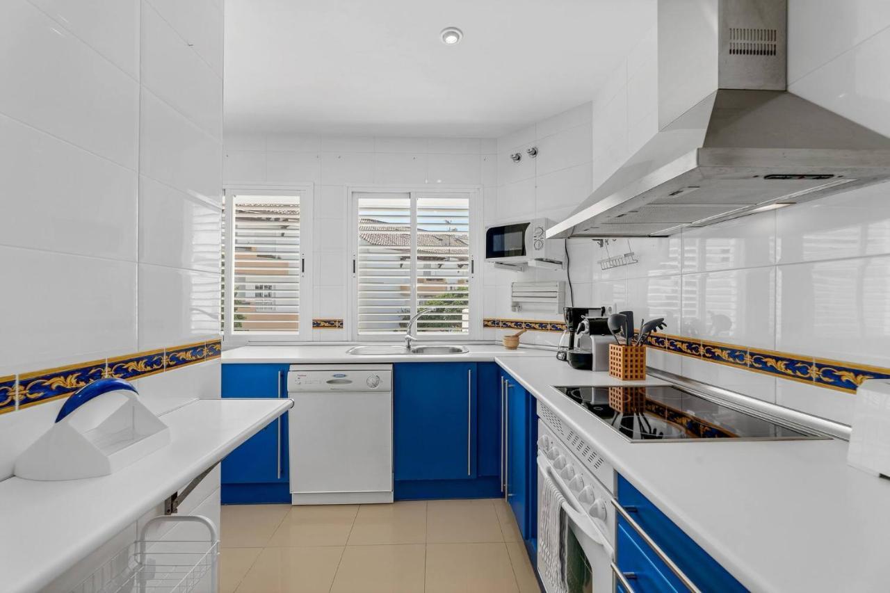 Family With Pool Apartment *